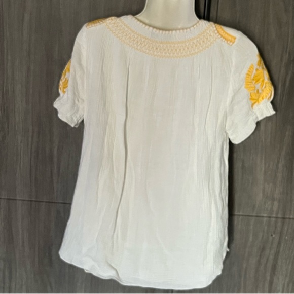 Clarte Claire Embroidery Detail Top - Picture 8 of 11